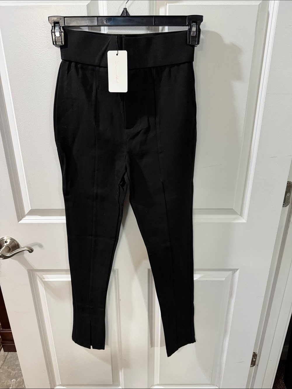 Line & Dot leggings with front slits